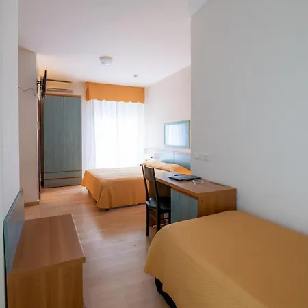 Parigi 3* Каорле