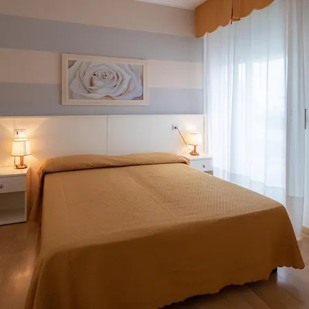 Готель Parigi 3*