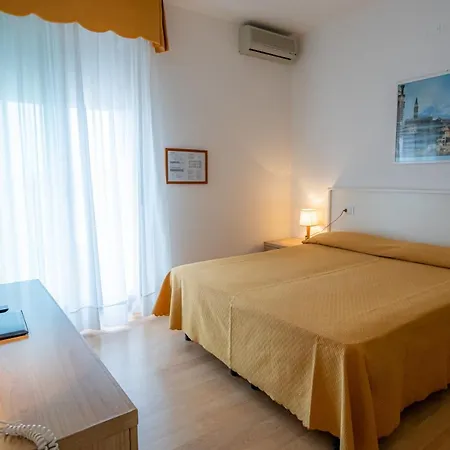 Parigi 3* Каорле