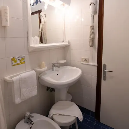 Parigi 3* Каорле